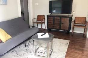 Remodeled Modern 1BR1BA Apt Near Downtown, 5min Pearl - Image 2