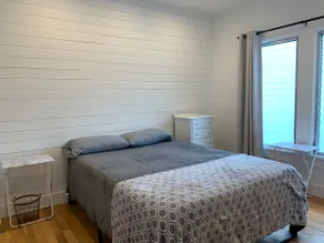 2-Bedroom house with a great yard in down town - Image 5