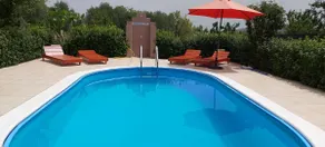 Detached house with exclusive use of pool - Image 5