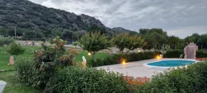 Detached house with exclusive use of pool - Image 4