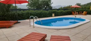Detached house with exclusive use of pool - Image 3