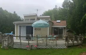 Quiet lake view cabin in Gull Bay on Lake George - Image 2