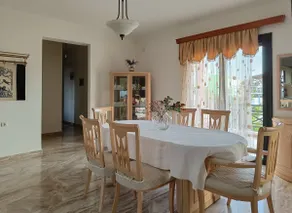 Spacious House in a Quiet Neighbourhood - Image 2