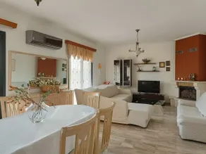 Spacious House in a Quiet Neighbourhood - Image 4