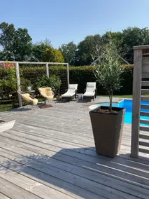 Beachfront villa with pool - Image 2