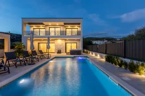 Luxury Villa Diana with heated pool and jacuzzi - Image 2