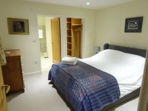 Quiet, peaceful and perfectly positioned - Image 4