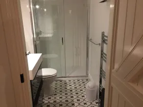 Quiet apartment with parking and outside space - Image 5