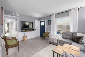 South Austin Bungalow. Large Yard. Pets ok. Close to parks, coffee.. - Image 3
