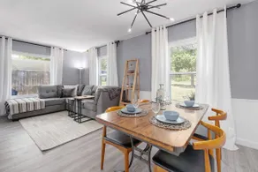 South Austin Bungalow. Large Yard. Pets ok. Close to parks, coffee.. - Image 2