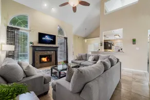 Spacious Luxury Family Home | Pool+Spa+Games | 5BD - Image 4