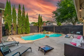 Spacious Luxury Family Home | Pool+Spa+Games | 5BD - Image 2