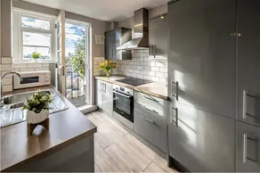 Prime London Gem: Bright & Spotless - Image 3