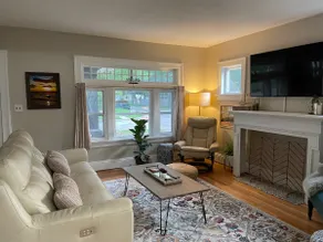 Harbor Home on Miner-An Adorable Lakeside Bungalow - Image 5