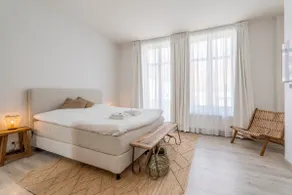 Luxurious, updated, warm & stunning Home +terraces - Image 3