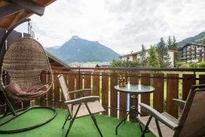 Stunning renovated studio with mezzanine - Image 4