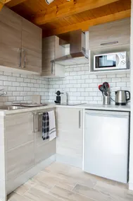 Stunning renovated studio with mezzanine - Image 5