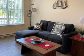 Lovely 1 bedroom Apartment- Onsite dog park. - Image 2