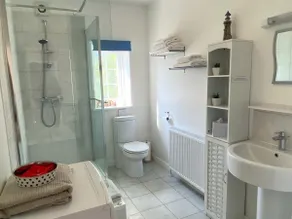 1 bedroom cottage - free parking and wifi - Image 5