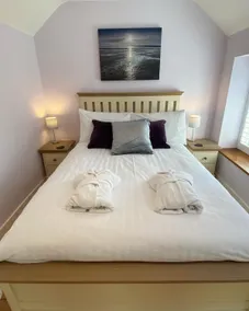 1 bedroom cottage - free parking and wifi - Image 2