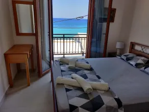 Beautiful apartment overlooking the Aegean Sea - Image 4
