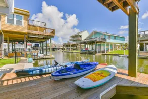 Waterfront Home! Kids/Pet Friendly! Kayaks/Bikes! - Image 2