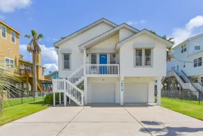 Waterfront Home! Kids/Pet Friendly! Kayaks/Bikes! - Image 3