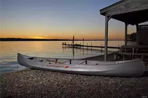 Bright 2-Bedroom Owasco Lakefront House - Image 3