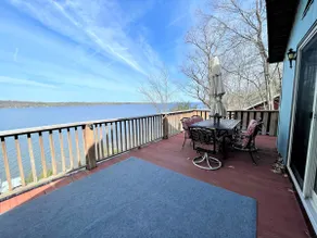 Bright 2-Bedroom Owasco Lakefront House - Image 2