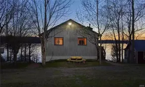 Bright 2-Bedroom Owasco Lakefront House - Image 5