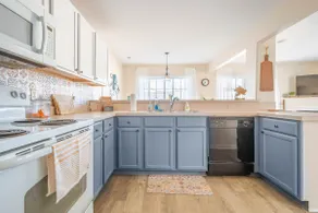 CoastalBoho-Spacious 4BDtownhouse 3 mi from beach - Image 4