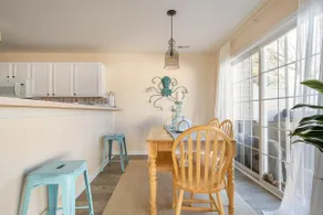 CoastalBoho-Spacious 4BDtownhouse 3 mi from beach - Image 5