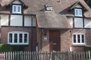 A True Gem of a Cottage in tranquil surroundings - Image 2