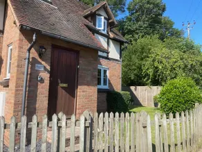 A True Gem of a Cottage in tranquil surroundings - Image 3