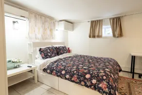 Premium 1 Bedroom Suite, with Parking at entrance - Image 2