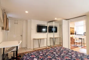 Premium 1 Bedroom Suite, with Parking at entrance - Image 3