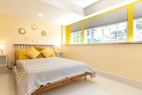 Snazzy Spot with yard near beaches and downtown - Image 3