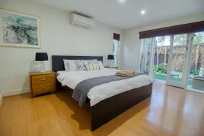 Charming Garden House in an Chatswood & Parking - Image 3