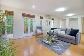 Charming Garden House in an Chatswood & Parking - Image 2