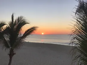 BEACH FRONT GEM - Breathtaking 2 BED RM/ 2 BATH top floor Condo-ON THE SAND - Image 5