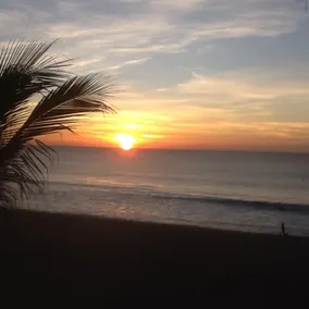BEACH FRONT GEM - Breathtaking 2 BED RM/ 2 BATH top floor Condo-ON THE SAND - Image 2