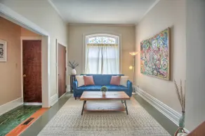 Historic Midtown 1-br apt with free parking space - Image 5