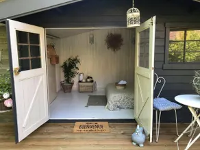 The cabin at the bottom of the garden - Image 5