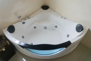 Modern Luxury 2BR, jacuzzi, pool, parking & wifi - Image 4