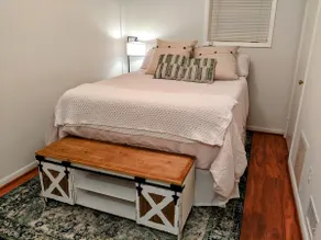 Cozy Oasis in Historic DC with Tempurpedic - Image 2