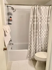 Cozy Oasis in Historic DC with Tempurpedic - Image 4