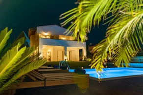 Filema Luxury Villa - Image 3