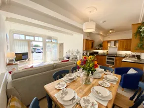 Coastal Mews House close to Beach - Image 3