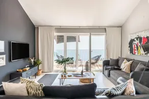 Cosy Loft w Private Pool & Patio - Image 4