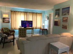 2 Bedroom 1 Bath Right Near The Beach. - Image 3